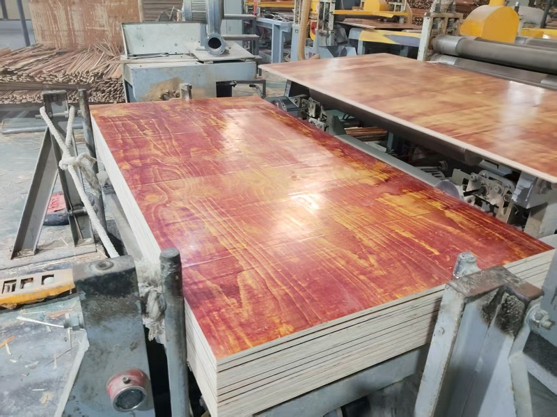 為何南方客戶偏愛(ài)扎根廣西采購(gòu)建筑模板插圖